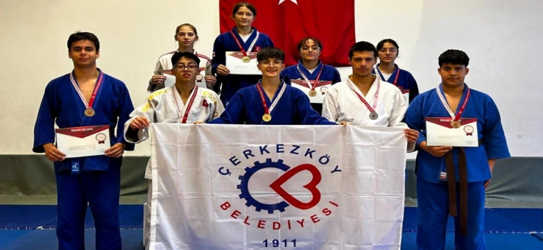 ÇERKEZKÖY BELEDİYESİ JUDO TAKIMI BÜYÜK BİR BAŞARIYA İMZA ATTI
