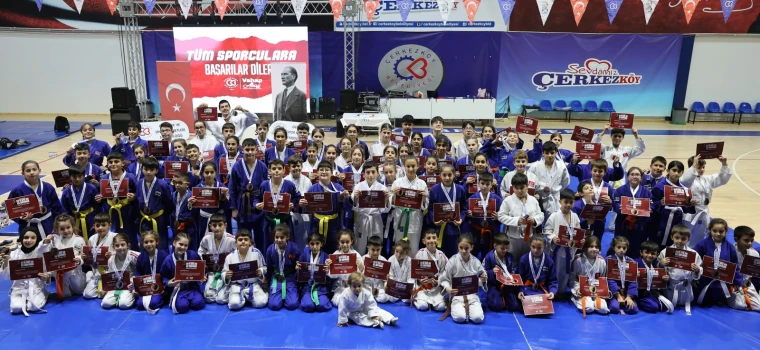 ÇERKEZKÖY’DE ATA’YA SAYGI JUDO TURNUVASI HEYECANI YAŞANDI