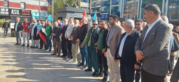 DOĞU TÜRKİSTAN İÇİN ÇERKEZKÖY’DEN SESSİZ ÇIĞLIK ETKİNLİĞİ YAPILDI