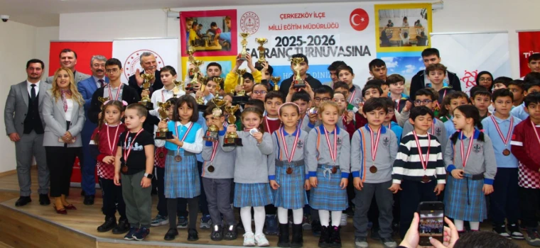 ÇERKEZKÖY’DE TSF İŞ BİRLİĞİYLE İLK SATRANÇ TURNUVASI DÜZENLENDİ