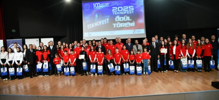 TEKNOFEST BAŞARISIYLA GURURLANDIRAN ÇERKEZKÖYLÜ GENÇ MUCİTLER ONURLANDIRILDI