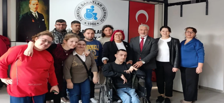 TÜRKİYE BEYAZAY TEKİRDAĞ ŞUBE BAŞKANI ŞAHİN’DEN ÇERKEZKÖY SAKATLAR DERNEĞİNE ZİYARET