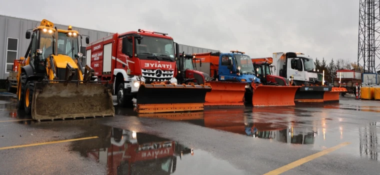 ÇOSB EKİPLERİNDEN KAR MESAİSİ