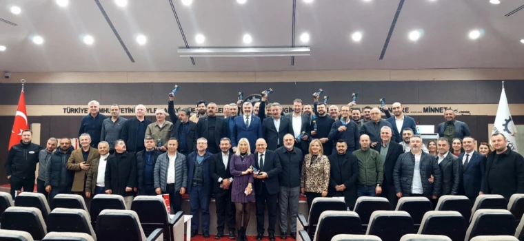 Çerkezköy TSO’da Müşterek Meslek Komiteleri Toplantısı’nda başarılı komitelere plaket verildi