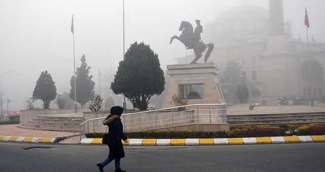 ÇERKEZKÖY’DE SİS ETKİLİ OLDU