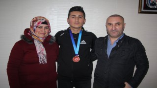 KİCK BOKS’TA TÜRKİYE ÜÇÜNCÜSÜ OLDU