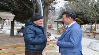 BAŞKAN ÇETİN VATANDAŞLARA KANDİL SİMİDİ İKRAM ETTİ