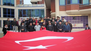 ELLERİNDEKİ TÜRK BAYRAKLARI İLE ŞEHİTLİĞE YÜRÜDÜLER