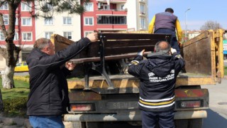 AKAY’IN TALİMATIYLA OTURMA BANKLARI TOPLATILDI