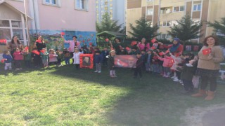 MİNİKLERİN İSTİKLAL MARŞI SEVGİSİ