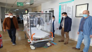 İZOLASYONLU SEDYE KABİNLERİ, HASTANELERE TESLİM EDİLDİ
