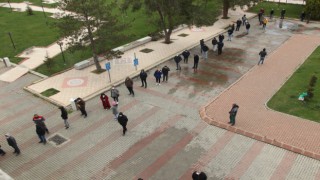 KAYMAKAMLIK ÖNÜNDE SEYEHAT BELGESİ KUYRUĞU