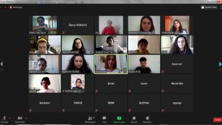 MEZUNLAR TECRÜBELERİNİ, ÖĞRENCİLER HAYALLERİNİ ANLATTI