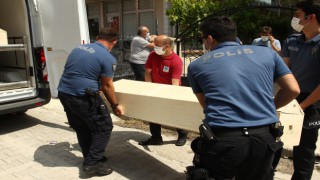 BOŞANMA AREFESİNDEKİ EŞİNİN BOĞAZINI KESTİ