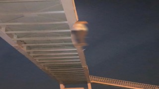 ÜST GEÇİDE ASILI HALDE BULUNDU