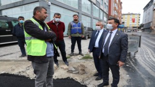 KAPAKLI’DA SOKAKLAR SICAK ASFALTA KAVUŞUYOR