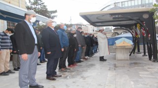 DUALARLA DEFNEDİLDİ