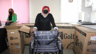 MİLLİ SPORCU SEMİH ERDEN, ÇERKEZKÖY SAKATLAR DERNEĞİ’NE 10 ADET SANDALYE BAĞIŞLADI