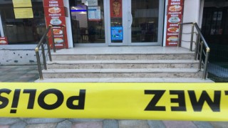 İNDİRİM ALAMAYINCA BIÇAKLA SALDIRDI