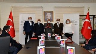 ÇERKEZKÖY’ÜN HAYIRSEVERLERİNE PLAKET TAKDİM EDİLDİ