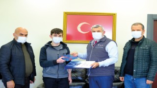 ÇETİN, BAŞARILI ÖĞRENCİYİ TEBRİK ETTİ