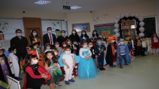 MASAL VE ÇİZGİ FİLM KAHRAMANLARI DEFİLEDE YARIŞTI