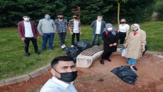 PARKLAR VE HALI SAHALARDAN 8 TORBA ÇÖP ÇIKTI