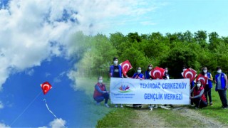 RENGARENK UÇURTMALAR GÖKYÜZÜNÜ KAPLADI