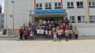 GENÇLİK MERKEZİ MİNİK YÜREKLERE DOKUNDU