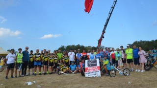 BİSİKLETLER YOLLARI, UÇURTMALAR GÖKYÜZÜNÜ KAPLADI