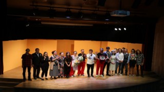 KAPAKLI BELEDİYESİ TİYATRO KULÜBÜ İLK OYUNUNU SAHNELEDİ