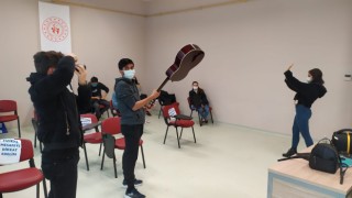 GENÇLİK MERKEZİ’NDE KURSLAR DEVAM EDİYOR