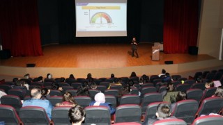 8. SINIF ÖĞRENCİ VE VELİLERİNE “SINAV KAYGISI” SEMİNERİ VERİLDİ