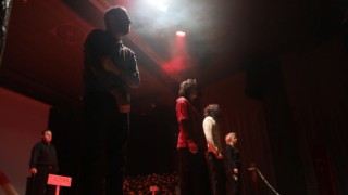 ‘HAMR’ OYUNU KAPAKLI’DAKİ ÖĞRENCİLERLE BULUŞTU