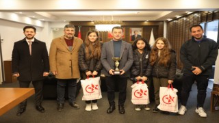 BAŞARILI SPORCULARDAN BAŞKAN ÇETİN’E ZİYARET