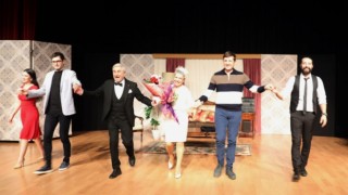 “İKİNCİ BAHAR” AYAKTA ALKIŞLANDI