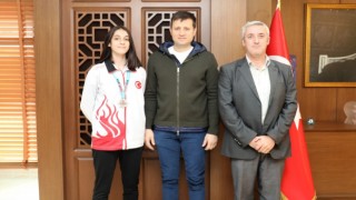 BAŞARILI TAEKWONDOCU BEYZANUR’DAN ZİYARET