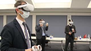 SANAL GÖZLÜKLE DİJİTAL MODEL FABRİKAYI GEZDİLER