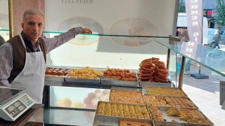 BAKLAVACILAR, “ŞEKER VE UN ZAMLARI BELİMİZİ BÜKTÜ” 