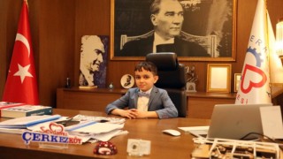 BAŞKAN AKAY GÖREVİNİ ÇOCUKLARA DEVRETTİ