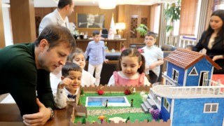 MİNİK MİMARLARDAN BAŞKAN AKAY’A ZİYARET