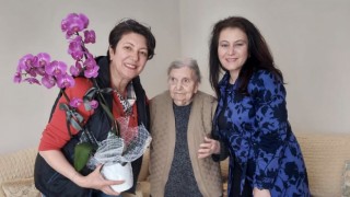 CHP’DEN ANNELER GÜNÜ’NDE EN ÖZEL ZİYARET