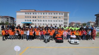 ÖĞRENCİLERE TRAFİK EĞİTİMİ VERİLDİ