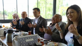 ÖZEL İNSANLARLA BİR ARAYA GELİNDİ