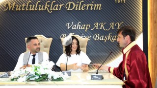 GENÇ ÇİFTİN NİKAHINI BAŞKAN AKAY KIYDI