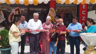 ALAZ ECZANESİ TÖRENLE HİZMETE AÇILDI