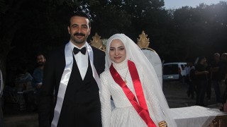 GÖRKEMLİ DÜĞÜNLE DÜNYAEVİNE GİRDİLER