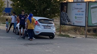 MOTOSİKLETLİ KURYE İLE OTOMOBİL ÇARPIŞTI