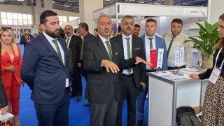 ÖMER KARADENİZ’DEN FUARA KATILAN FİRMALARA ZİYARET