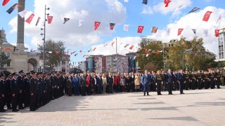 KUTLAMALAR ÇELENK SUNMA TÖRENİ İLE BAŞLADI